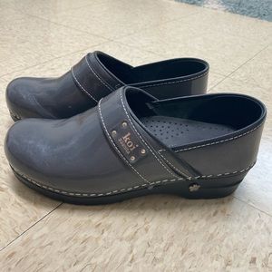 Sanitary Koi nursing clogs 39 USA size 9